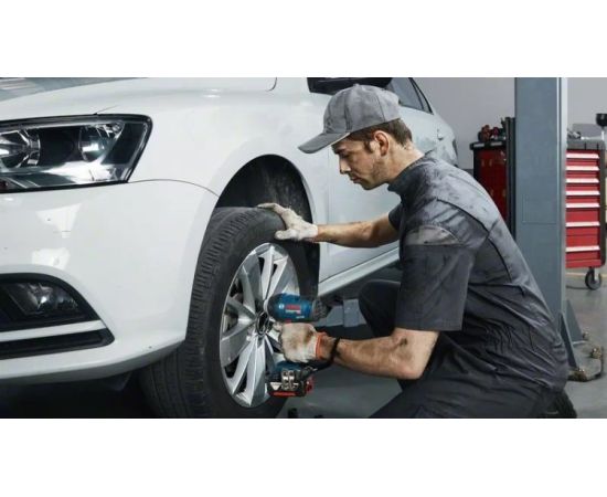 Гайковерт аккумуляторный ударный Bosch GDS 18V-400 Professional (06019K0020)