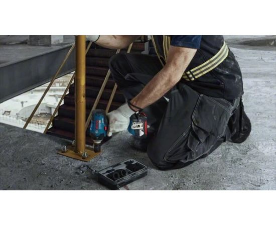 Гайковерт аккумуляторный ударный Bosch GDS 18V-400 Professional (06019K0020)