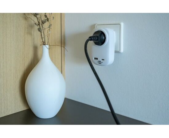 Adapter Brennenstuhl with USB A and C max18W white