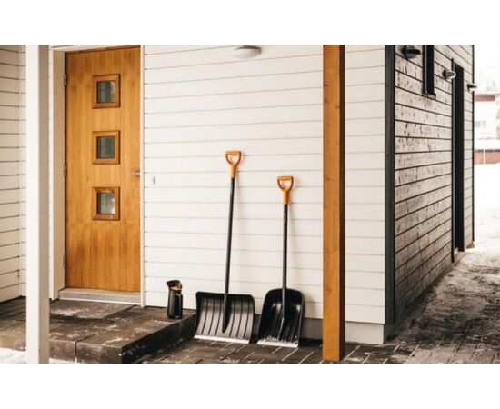 Snow shovel Fiskars Pusher 1052526