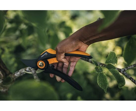 სეკატორი Fiskars Plus P521 24 მმ