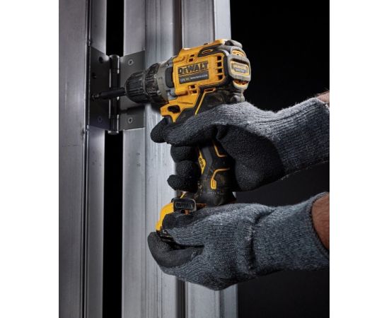 Аккумуляторный дрель-шуруповерт бесщеточная DeWalt DCD701D2-QW 12V