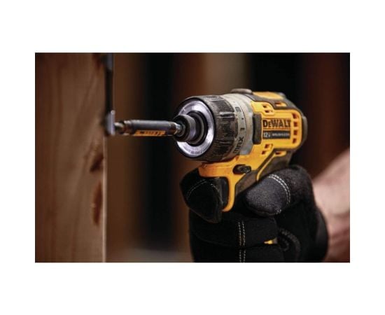 Аккумуляторный шуруповерт бесщеточный DeWalt DCF601D2-QW 12V