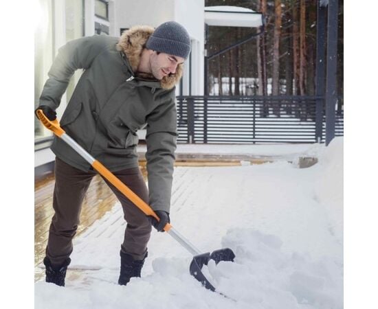 Лопата для снега Fiskars SnowXpert 1062827